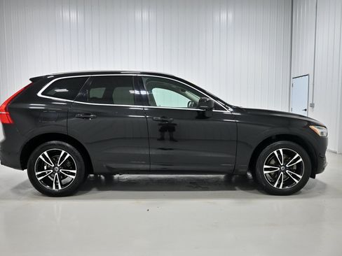 Used 2018 Volvo XC60 T5 Momentum w/ Vision Package AWD/4WD image 35
