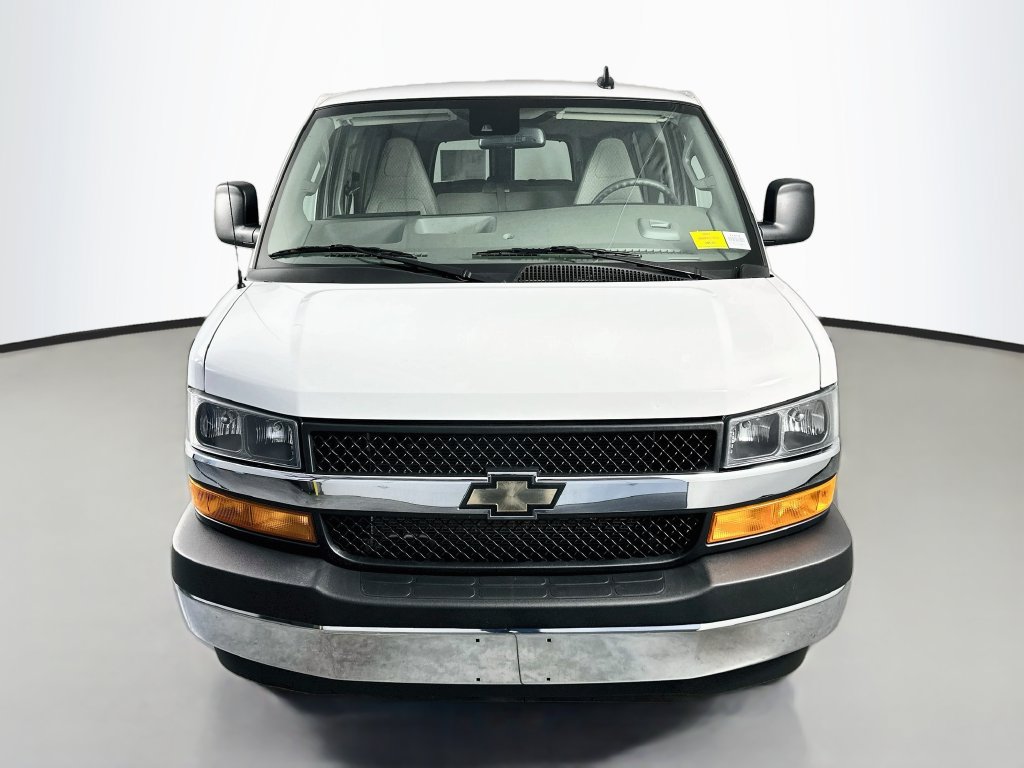 Used 2025 Chevrolet Express 3500 LT w/ LT Preferred Equipment Group RWD image 2