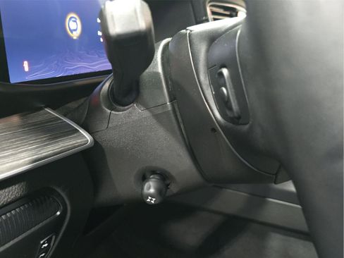 Used 2024 Jeep Wagoneer L Series III w/ Flexible Seating Group image 11