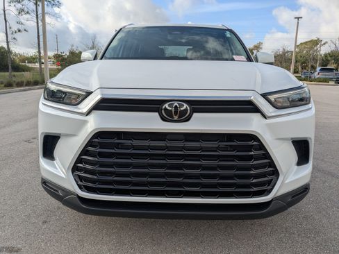 Used 2025 Toyota Grand Highlander AWD Hybrid image 3
