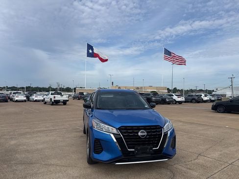 Certified 2024 Nissan Kicks S FWD image 3