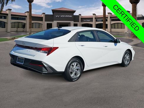 Used 2025 Hyundai Elantra SE image 8