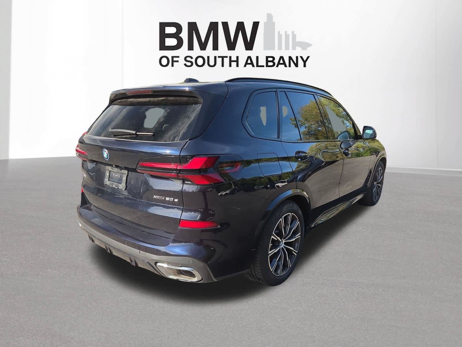 Used 2025 BMW X5 xDrive50e w/ M Sport Package AWD/4WD image 3