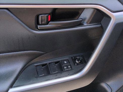 Used 2022 Toyota RAV4 LE image 11