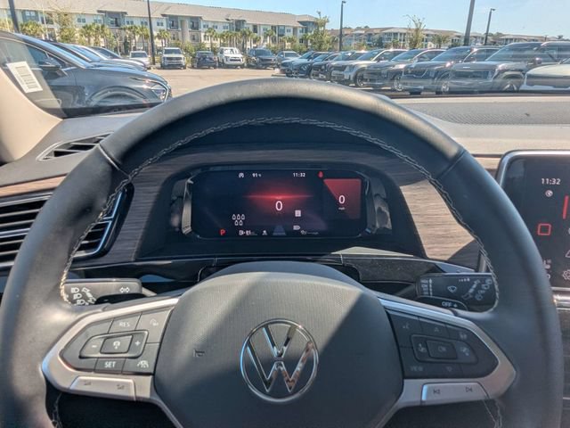 Used 2025 Volkswagen Atlas SEL AWD/4WD image 30