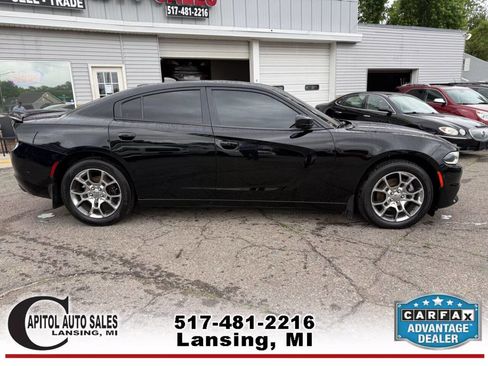 Used 2015 Dodge Charger SXT image 9