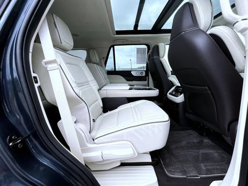 Used 2021 Lincoln Navigator Black Label w/ Cargo Convenience Package AWD/4WD image 23