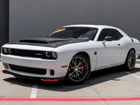 Used 2016 Dodge Challenger SRT w/ Technology Group RWD image 7
