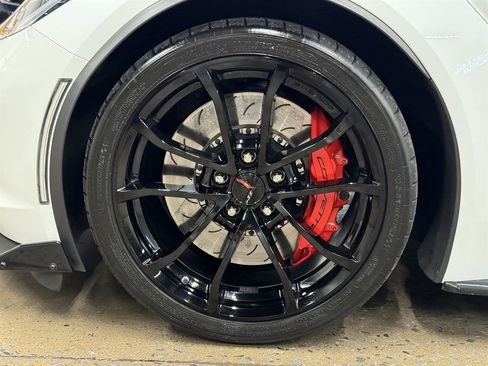 Used 2017 Chevrolet Corvette Grand Sport w/ Carbon Flash Badge Package RWD image 6
