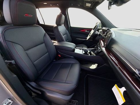 New 2026 Chevrolet Traverse Z71 w/ LPO, Floor Liner Package AWD/4WD image 32