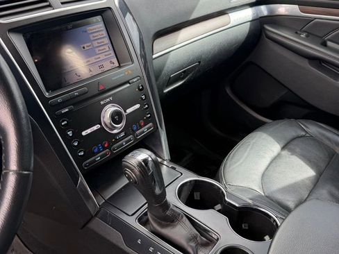 Used 2019 Ford Explorer Limited w/ Ford Safe & Smart Package FWD image 14