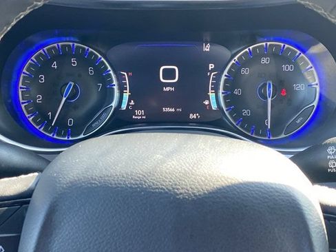 Used 2025 Chrysler Pacifica Limited FWD image 17