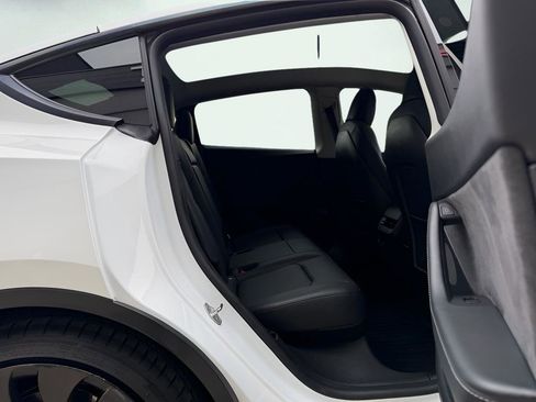 Used 2022 Tesla Model Y Performance image 23