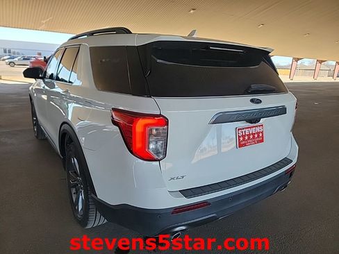 Used 2022 Ford Explorer XLT w/ Equipment Group 202A image 10