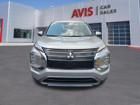 Used 2025 Mitsubishi Outlander SE AWD/4WD image 2