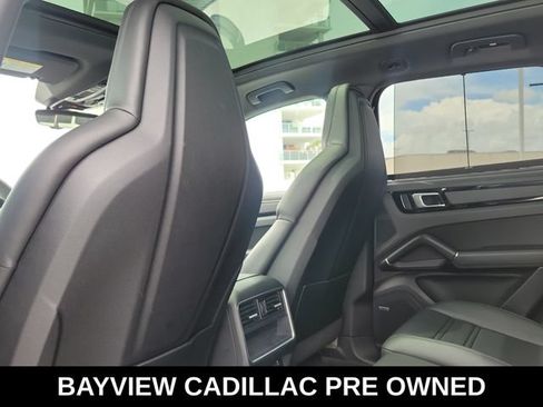 Used 2022 Porsche Cayenne S AWD/4WD image 17