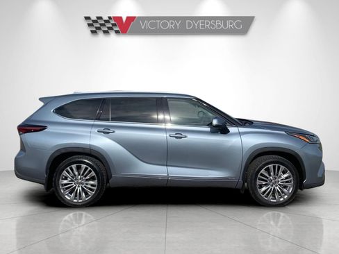 Used 2024 Toyota Highlander Platinum image 9