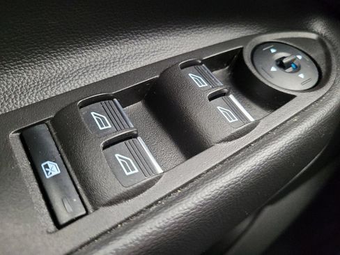 Used 2017 Ford Escape Titanium image 27