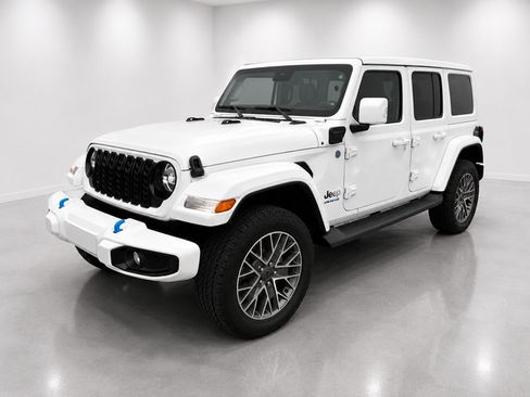 Used 2024 Jeep Wrangler High Altitude AWD/4WD image 3