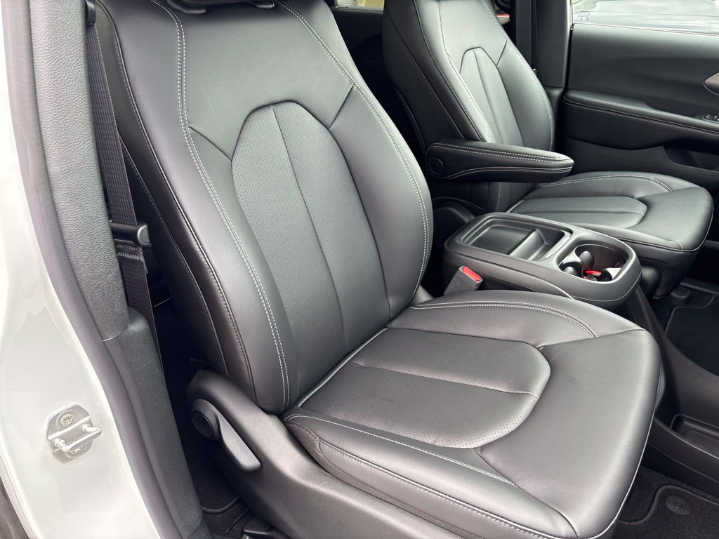 New 2027 Chrysler Pacifica Select FWD image 50