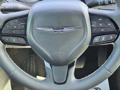 Used 2023 Chrysler Pacifica Touring-L w/ S Appearance Package AWD/4WD image 21