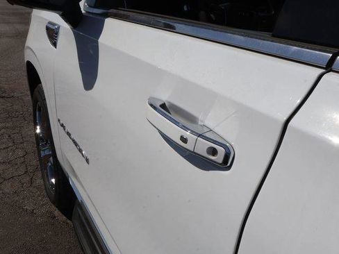 New 2026 GMC Yukon XL Elevation AWD/4WD image 15