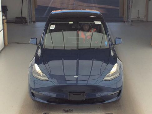 Used 2022 Tesla Model Y Performance image 2