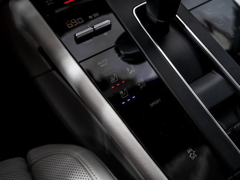 New 2026 Porsche Macan image 20