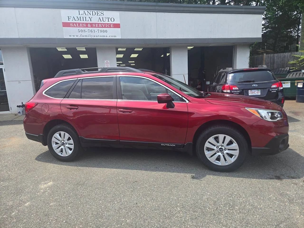 Used 2015 Subaru Outback 2.5i Premium AWD/4WD image 2
