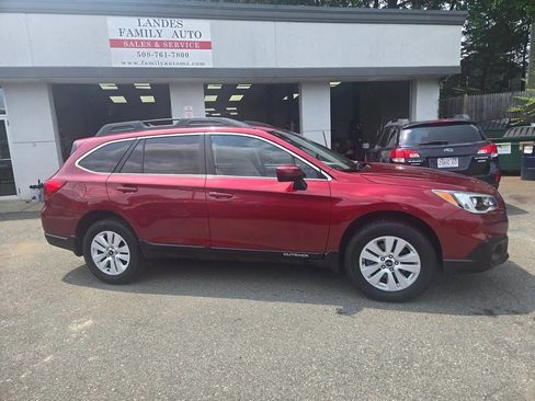 Used 2015 Subaru Outback 2.5i Premium AWD/4WD image 2