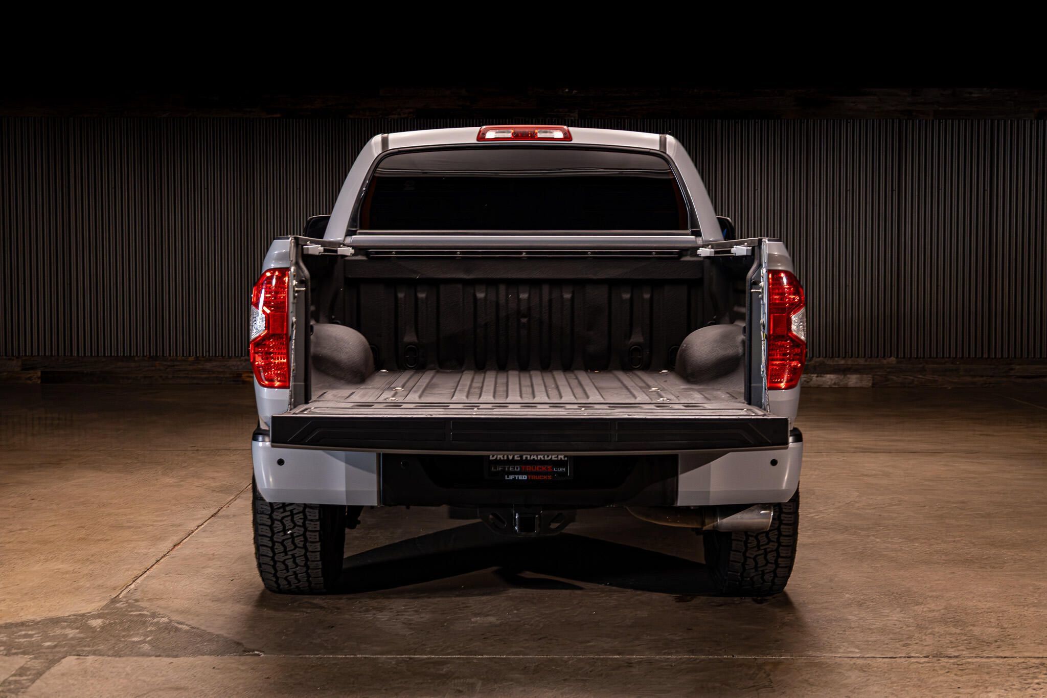 Used 2018 Toyota Tundra Limited w/ Limited Premium Package AWD/4WD image 8