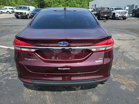 Used 2018 Ford Fusion SE w/ Fusion SE Technology Package FWD image 7