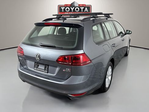 Used 2017 Volkswagen Golf S image 7