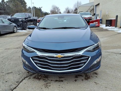 Certified 2025 Chevrolet Malibu LT image 2