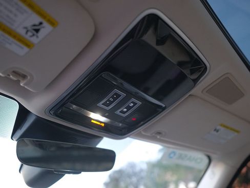 Used 2020 Land Rover Range Rover HSE image 22