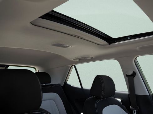 Certified 2023 Hyundai Venue SEL FWD image 13