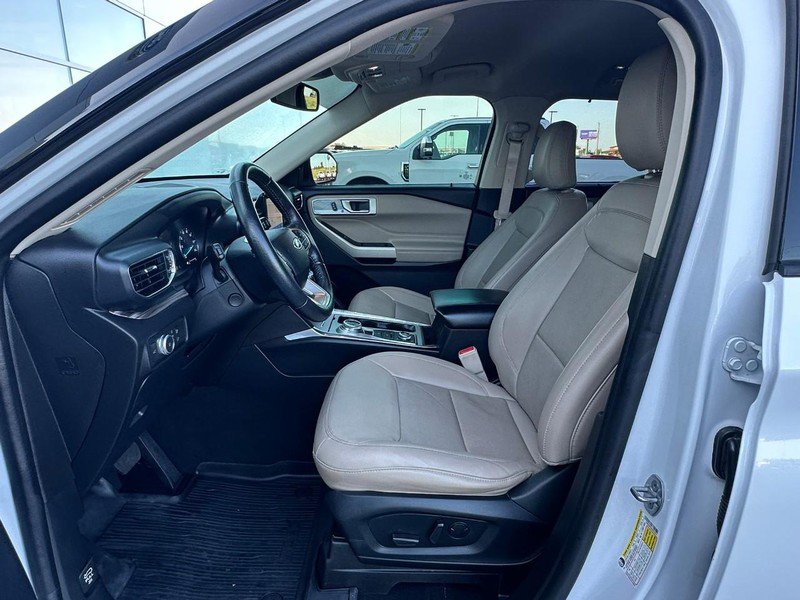 Used 2021 Ford Explorer Limited w/ Equipment Group 301A AWD/4WD image 7