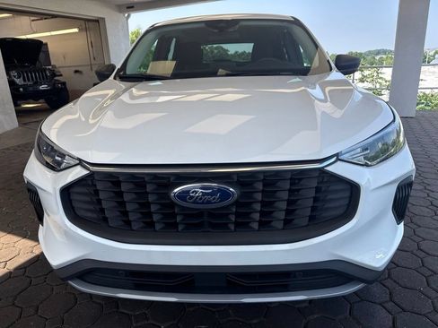 Certified 2023 Ford Escape Active AWD/4WD image 2