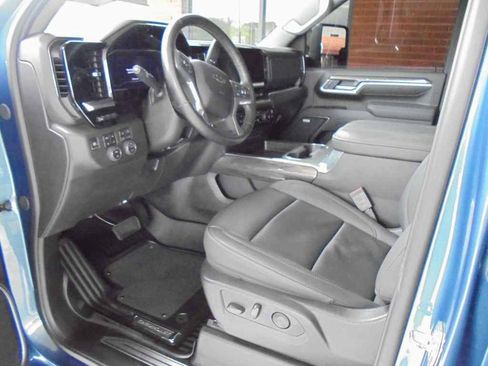 Used 2025 Chevrolet Silverado 2500 LTZ w/ Trail Boss Package AWD/4WD image 7