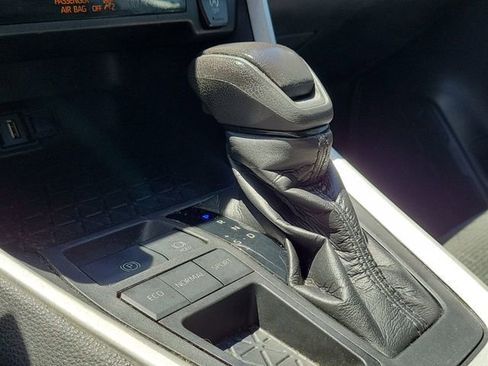 Used 2021 Toyota RAV4 XLE FWD image 29