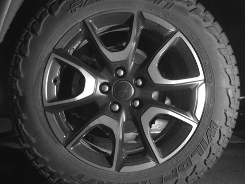 Used 2025 Jeep Compass Trailhawk image 14