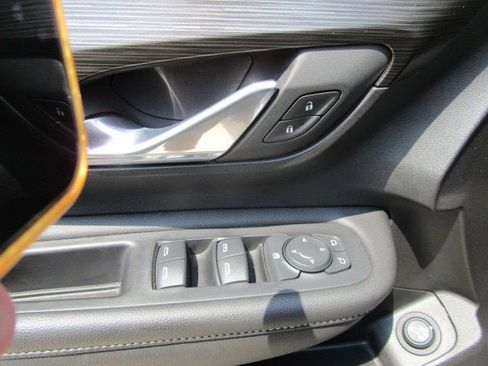 Used 2023 GMC Terrain SLE w/ Driver Convenience Package image 13