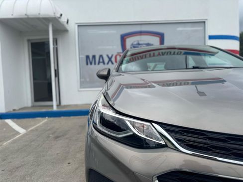 Used 2018 Chevrolet Cruze LT w/ Convenience Package FWD image 12