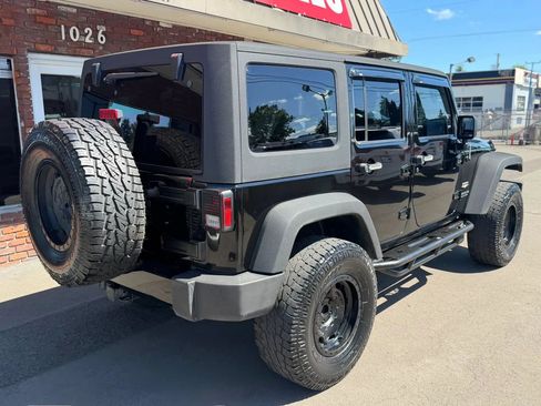 Used 2015 Jeep Wrangler Unlimited Rubicon w/ Connectivity Group AWD/4WD image 3