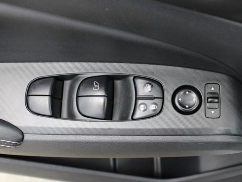 Used 2024 Nissan Altima 2.5 SV FWD image 17