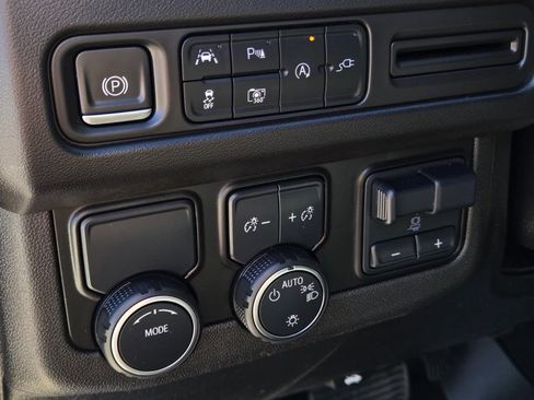 Used 2022 Chevrolet Tahoe LT w/ LT Signature Package image 22