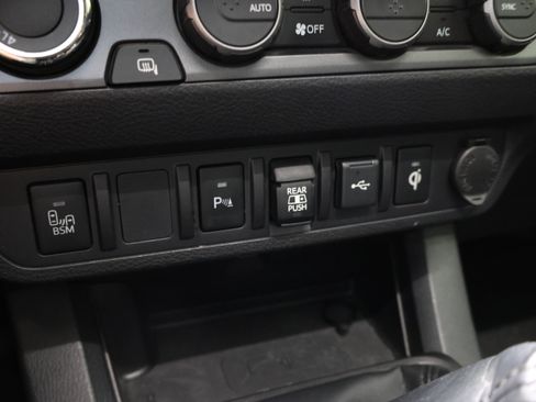 Used 2021 Toyota Tacoma TRD Sport w/ TRD Premium Sport Package AWD/4WD image 43