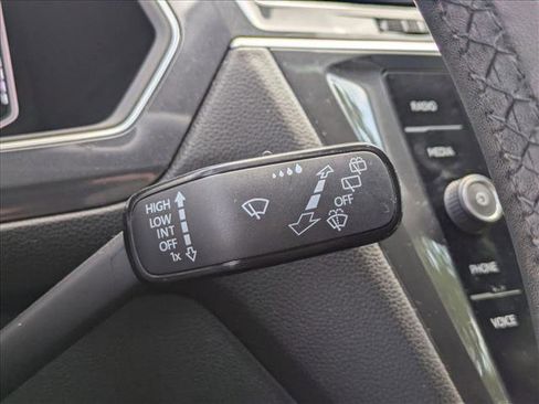 Used 2020 Volkswagen Tiguan SEL image 12