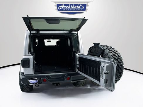 Used 2018 Jeep Wrangler Unlimited Sahara w/ Uconnect 4C Nav & Sound Group image 25