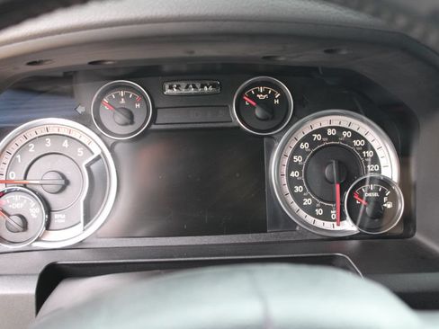 Used 2016 RAM 2500 SLT w/ Popular Equipment Group AWD/4WD image 12